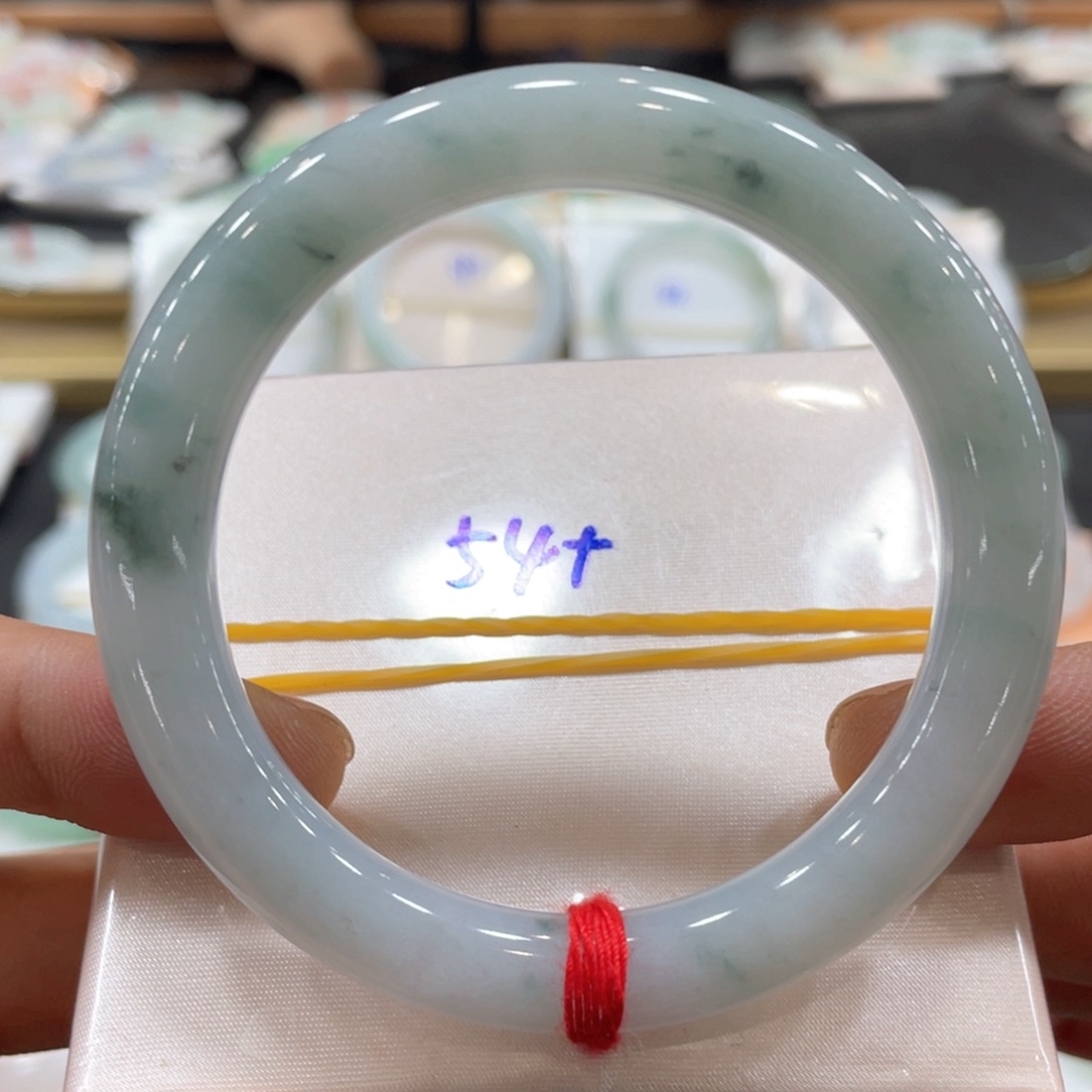 翡翠手镯未镶嵌翡翠手镯