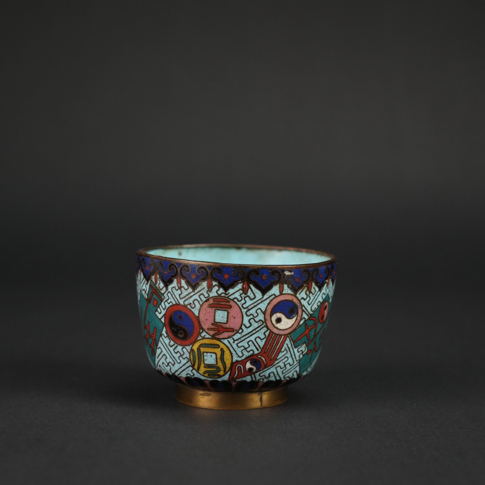 LOT 122724民国 铜胎掐丝珐琅古币纹杯