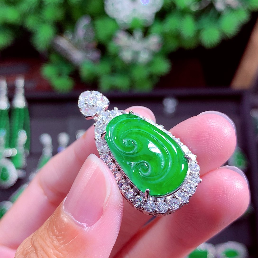 颈饰未镶嵌翡翠天然