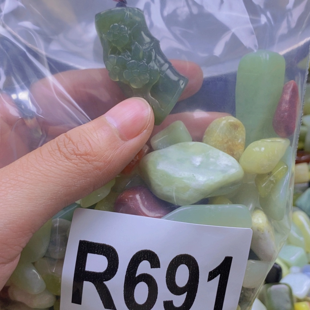 未镶嵌岫玉鱼缸石