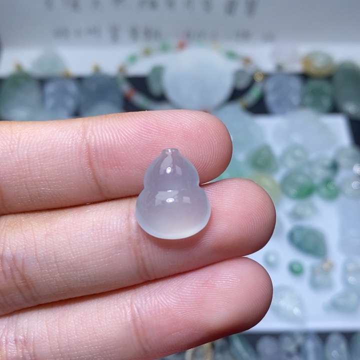 翡翠未镶嵌颈饰冰葫芦