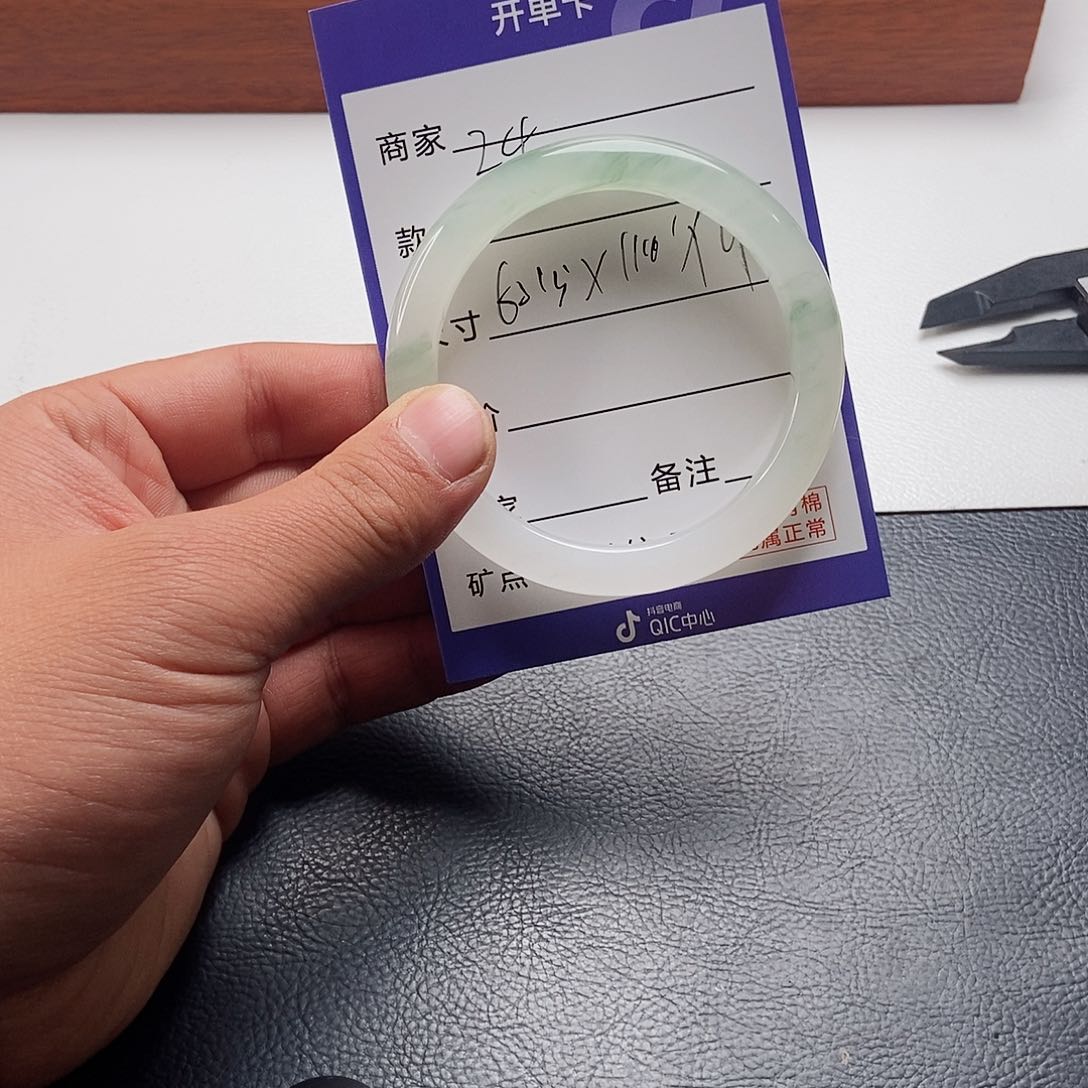 石英质玉手镯未镶嵌没***?24