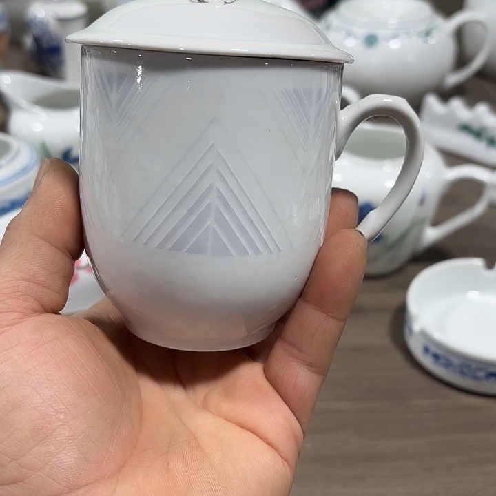 陶百毫升容量杯子，杯子，杯子裙地九零后