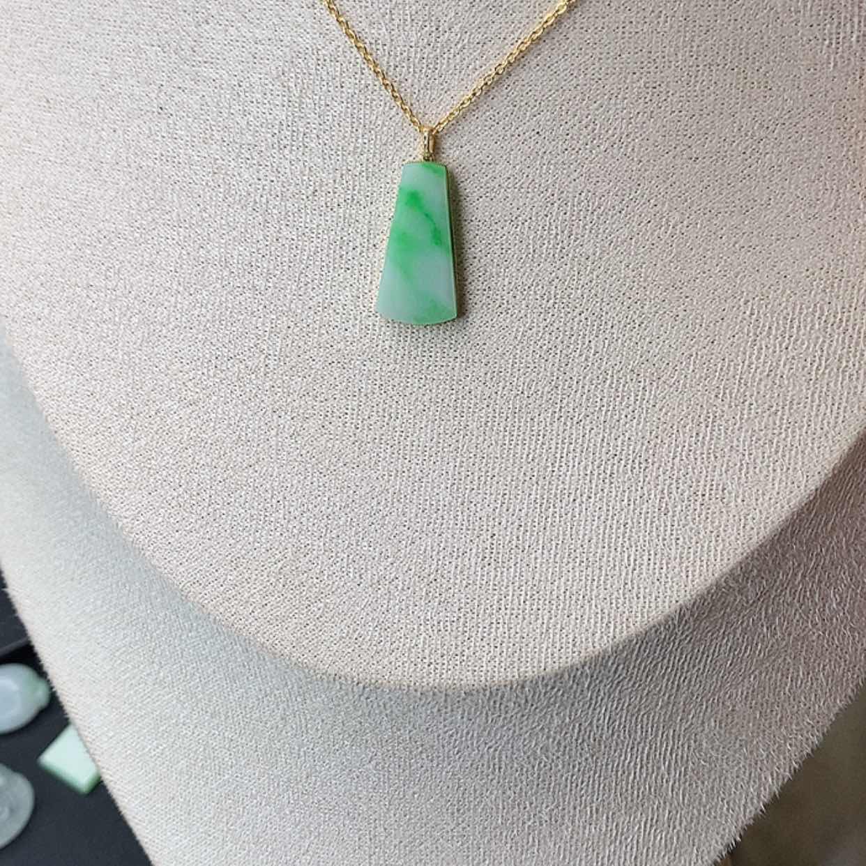 【闪购商品】翡翠吊坠(赠链)18K金镶嵌