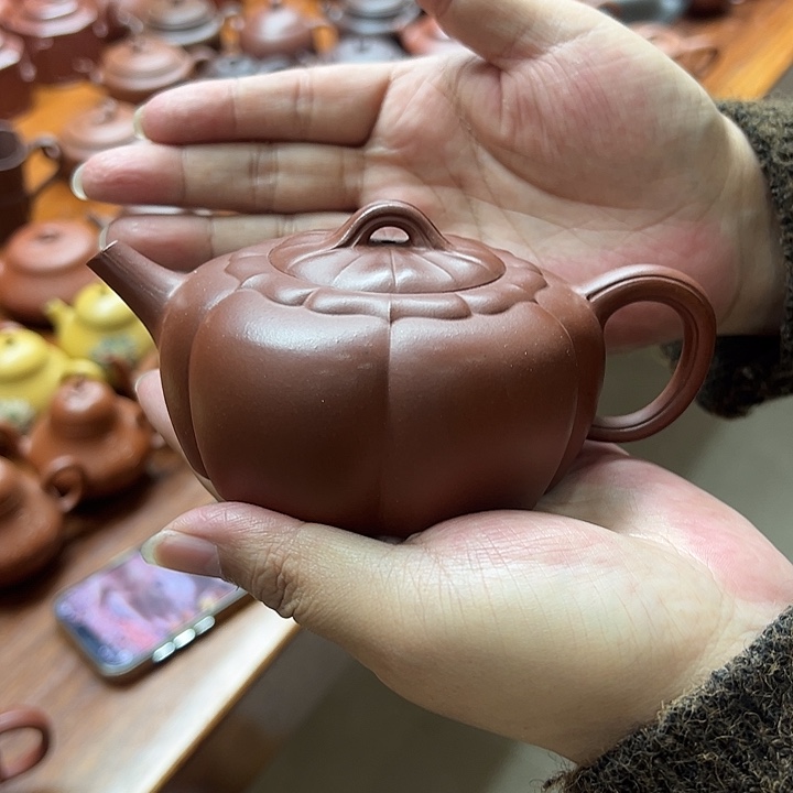 F****紫砂茶壶紫泥菱花