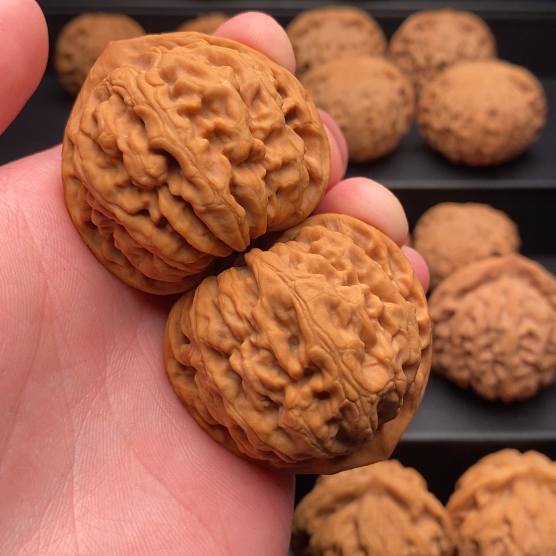 文玩核桃把件無*岳尊