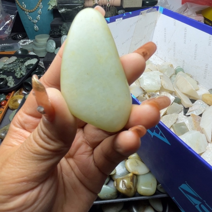 和田玉未镶嵌珠宝奇石