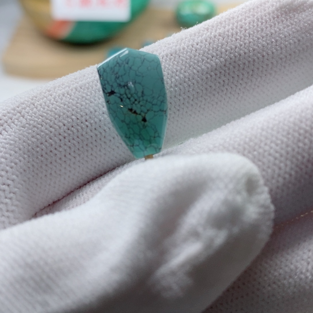 绿松石颈饰未镶嵌