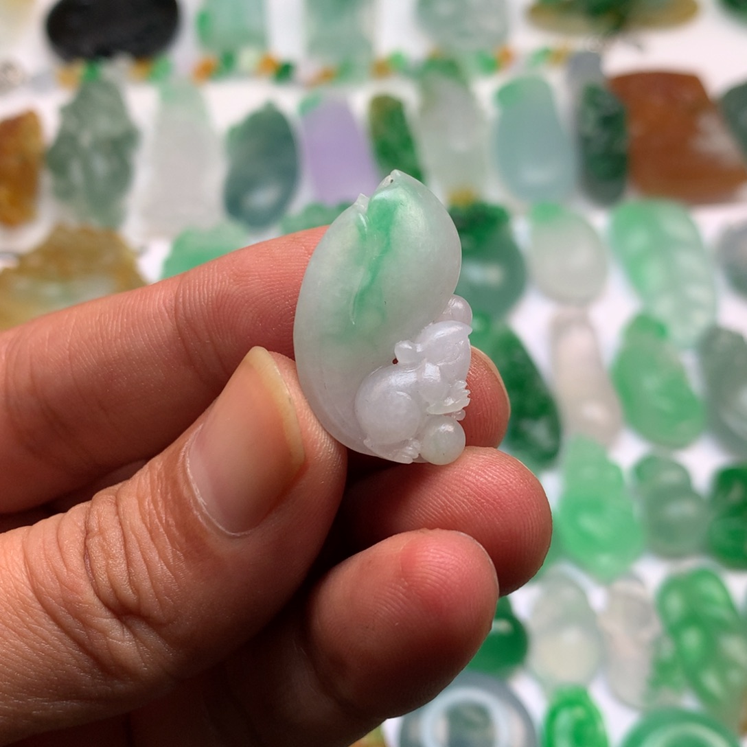 定制翡翠未镶嵌松鼠