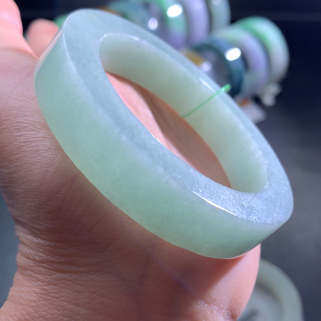 定制翡翠未镶嵌翡翠手镯