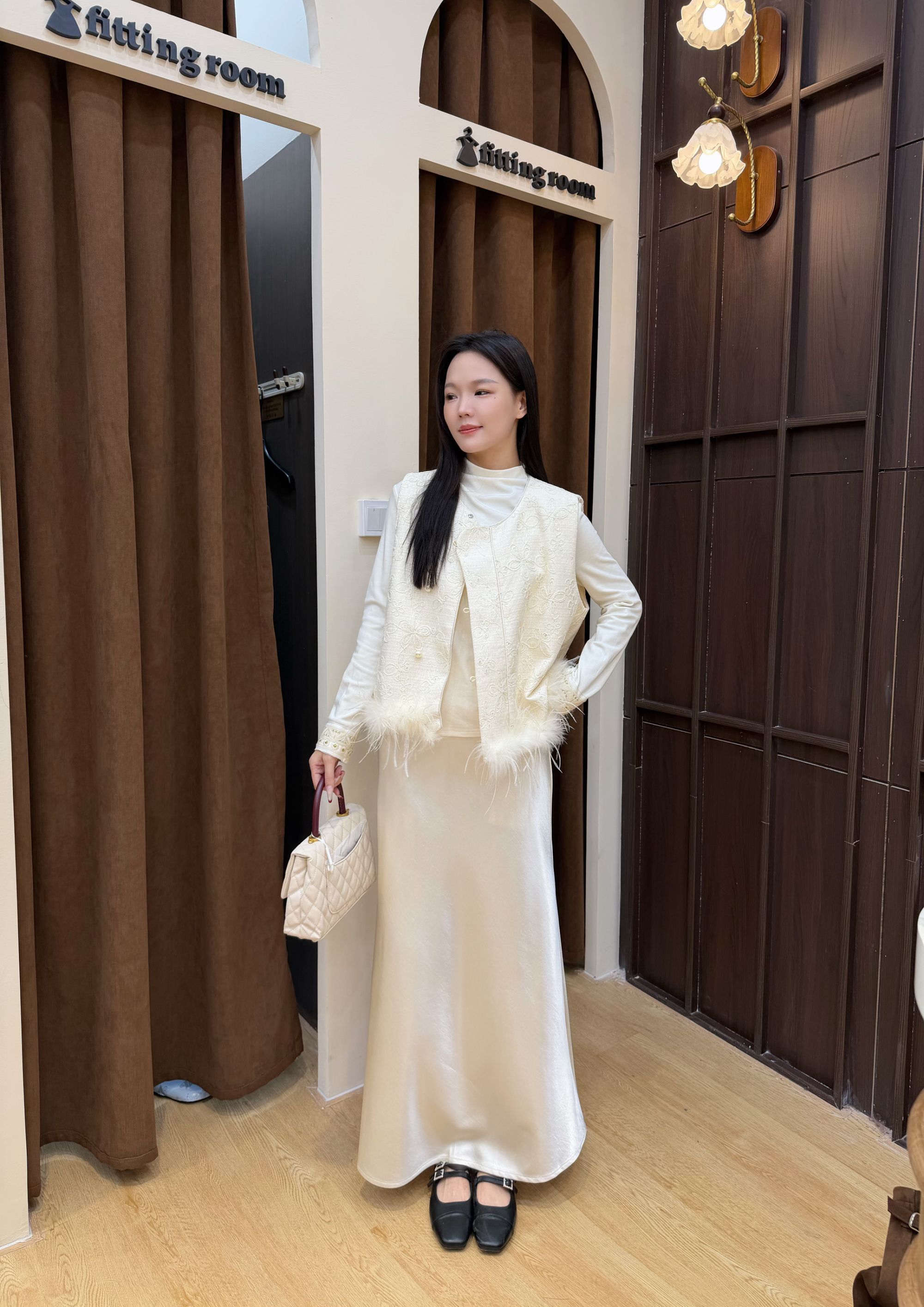 2903蕾丝纽扣免烫马甲镂空修身型薄款马夹圆领休闲冬季小香风气质