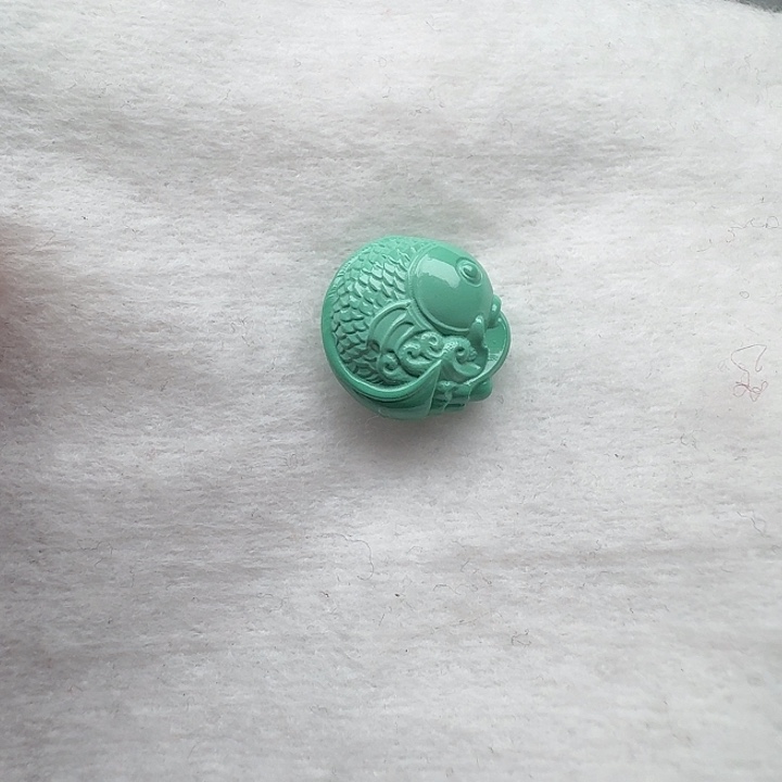 尺寸：17/8.8左右绿锦鲤配珠一颗