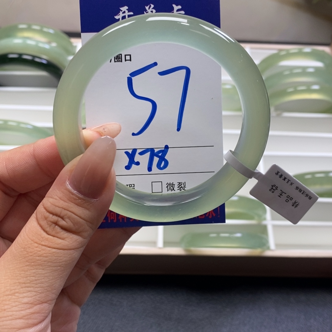 蘇***柒蛇纹石玉未镶嵌手镯