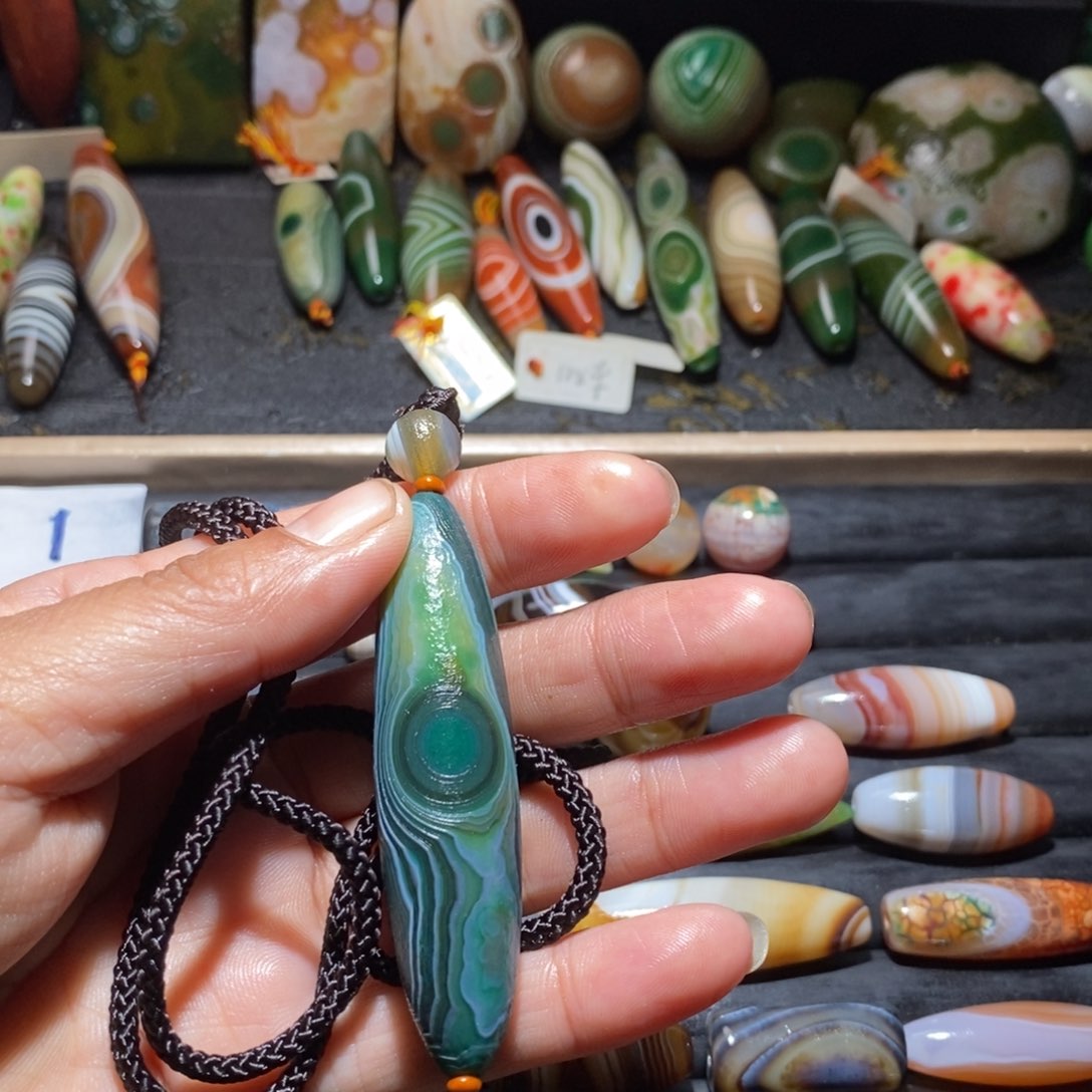 颈饰未镶嵌石英质玉笑****