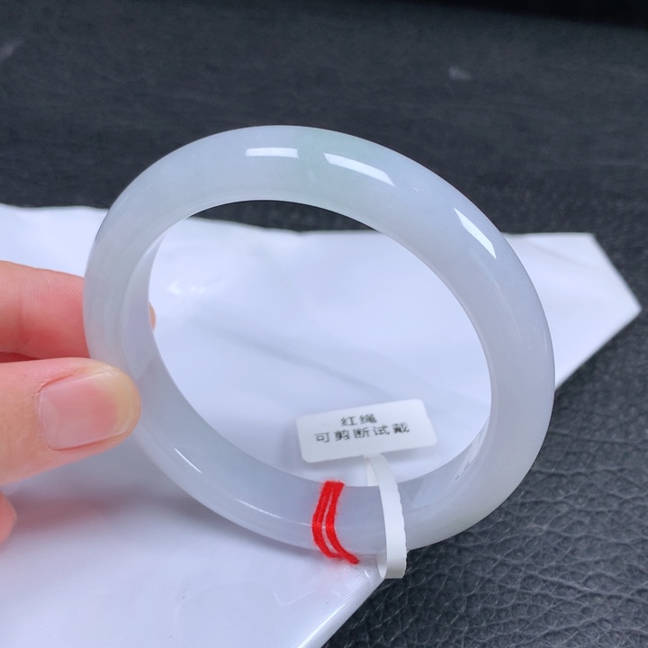 翡翠未镶嵌手镯  