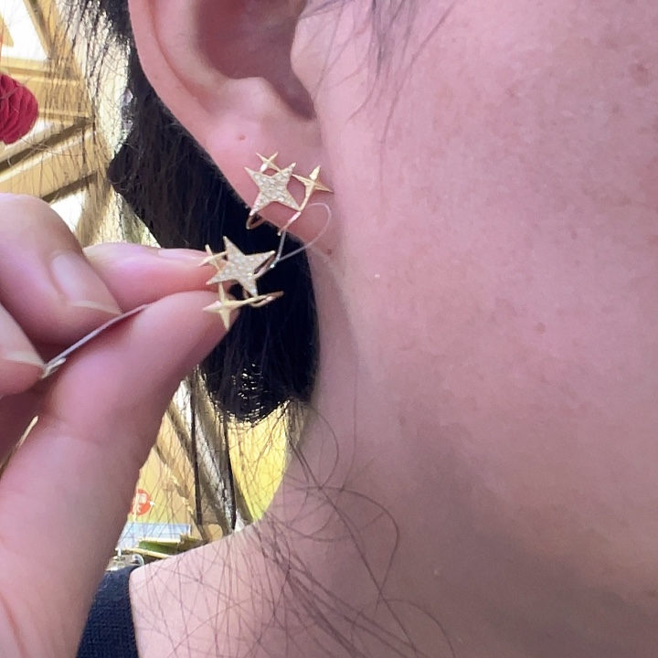 耳饰18K金镶嵌钻石耳钉