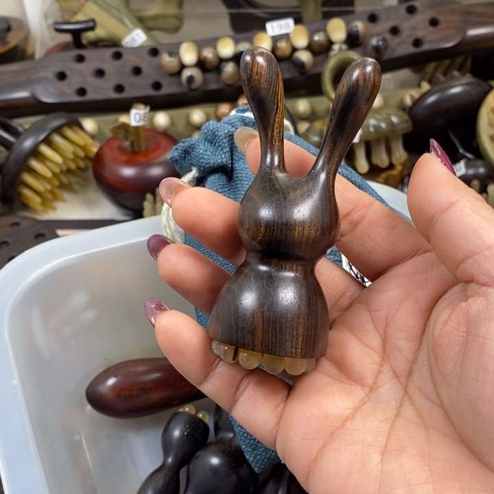 紫光檀羊角15齿兔子微瑕疵