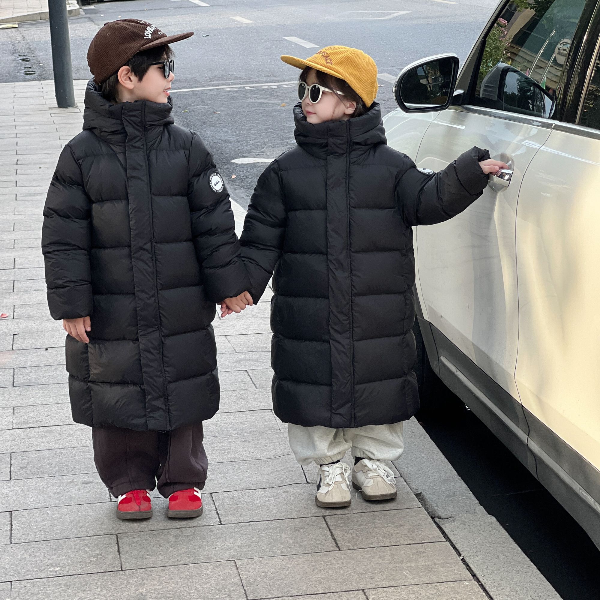 亲子款2025新款儿童中长款羽绒服男女同款冬季加厚过膝外套c1