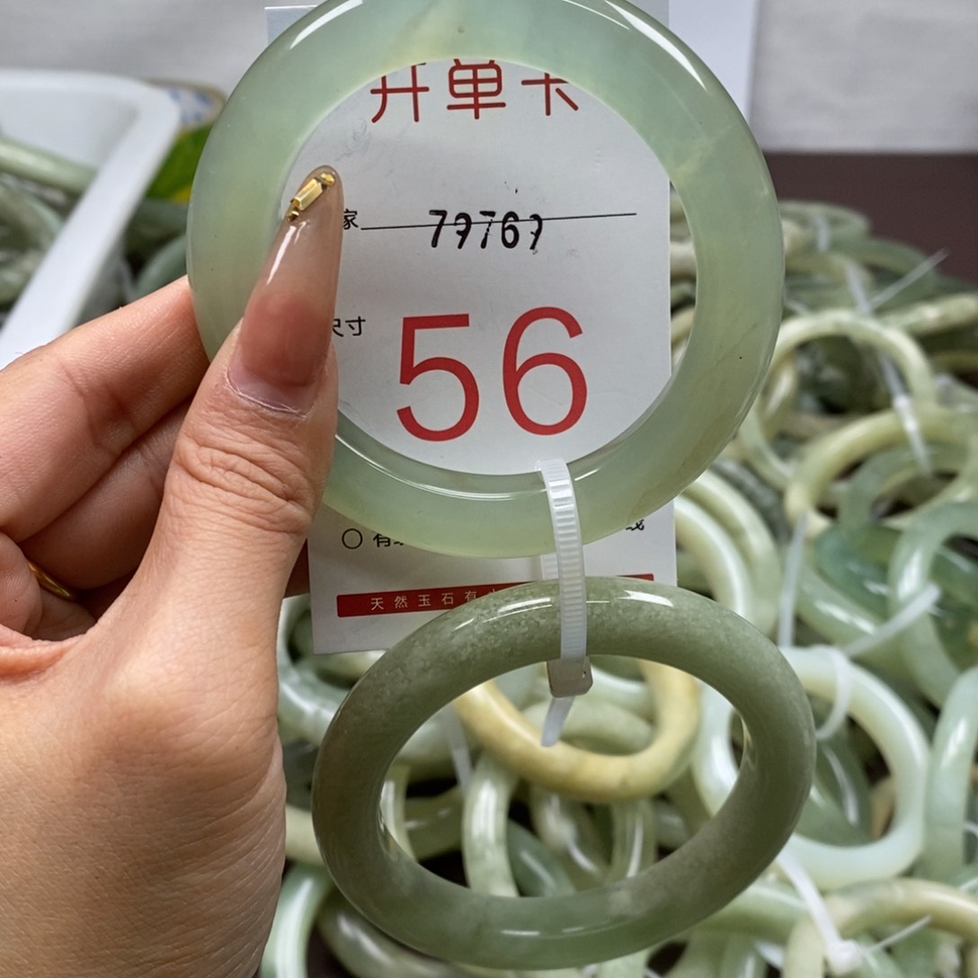 蛇纹石玉手镯未镶嵌