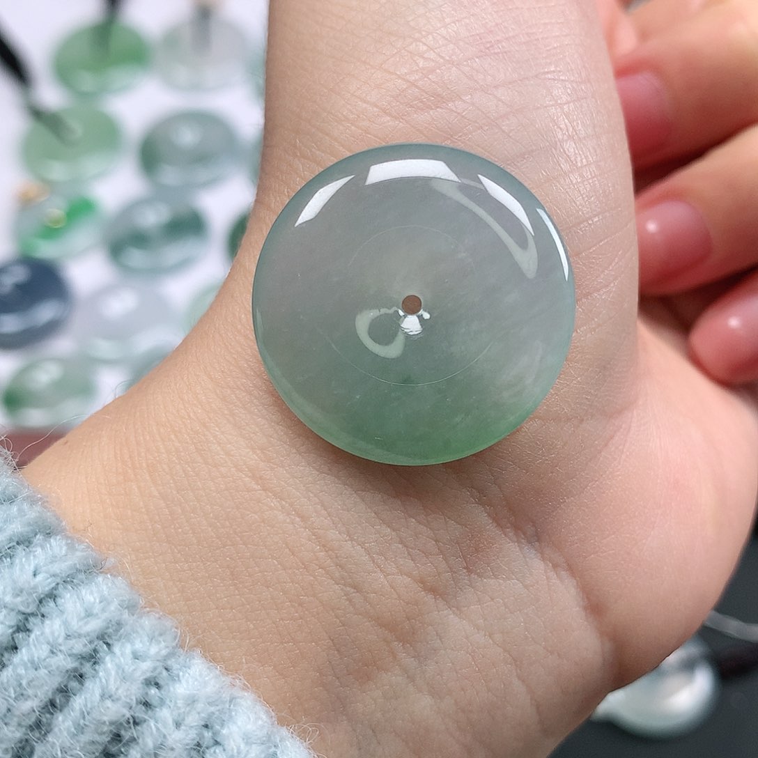 翡翠颈饰未镶嵌平安