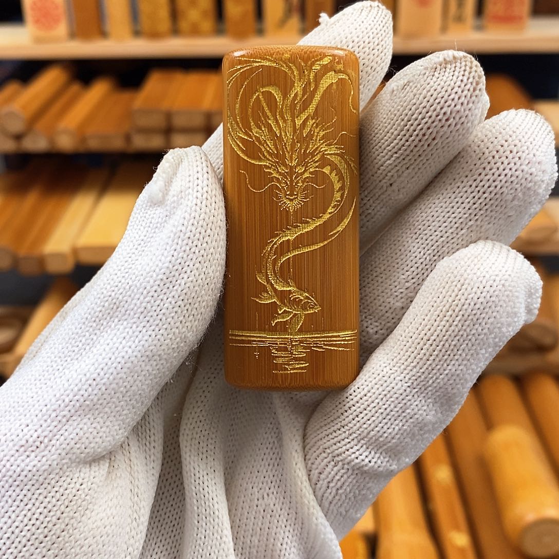 竹实心竹椭扁黄皮雕刻龙纹