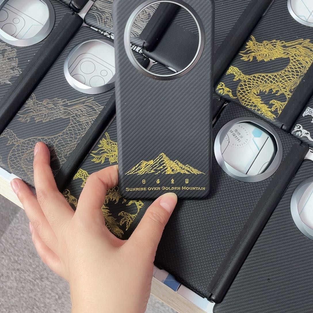 Mate60pro黑灰日照金山带磁吸全新