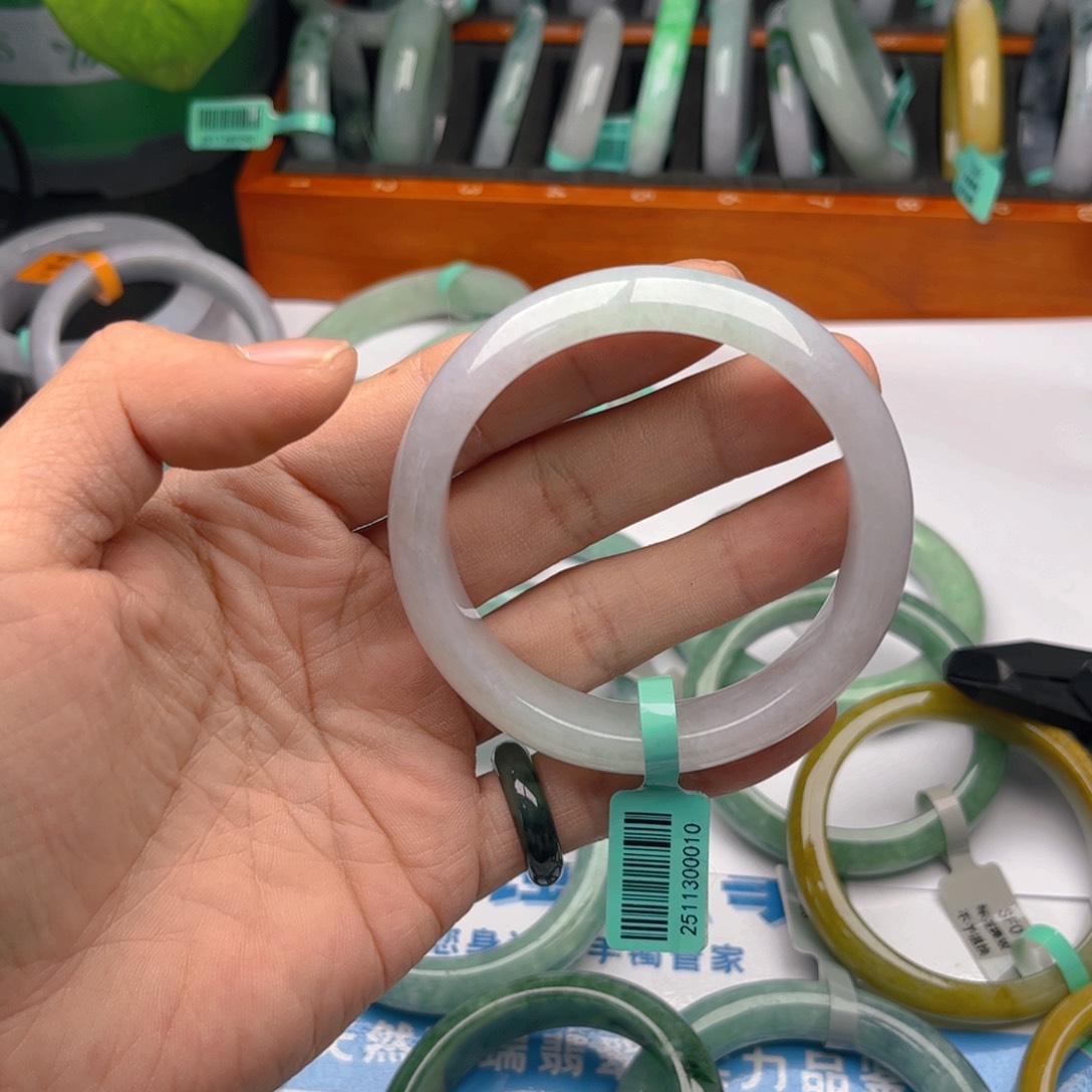 未镶嵌手镯翡翠睿*