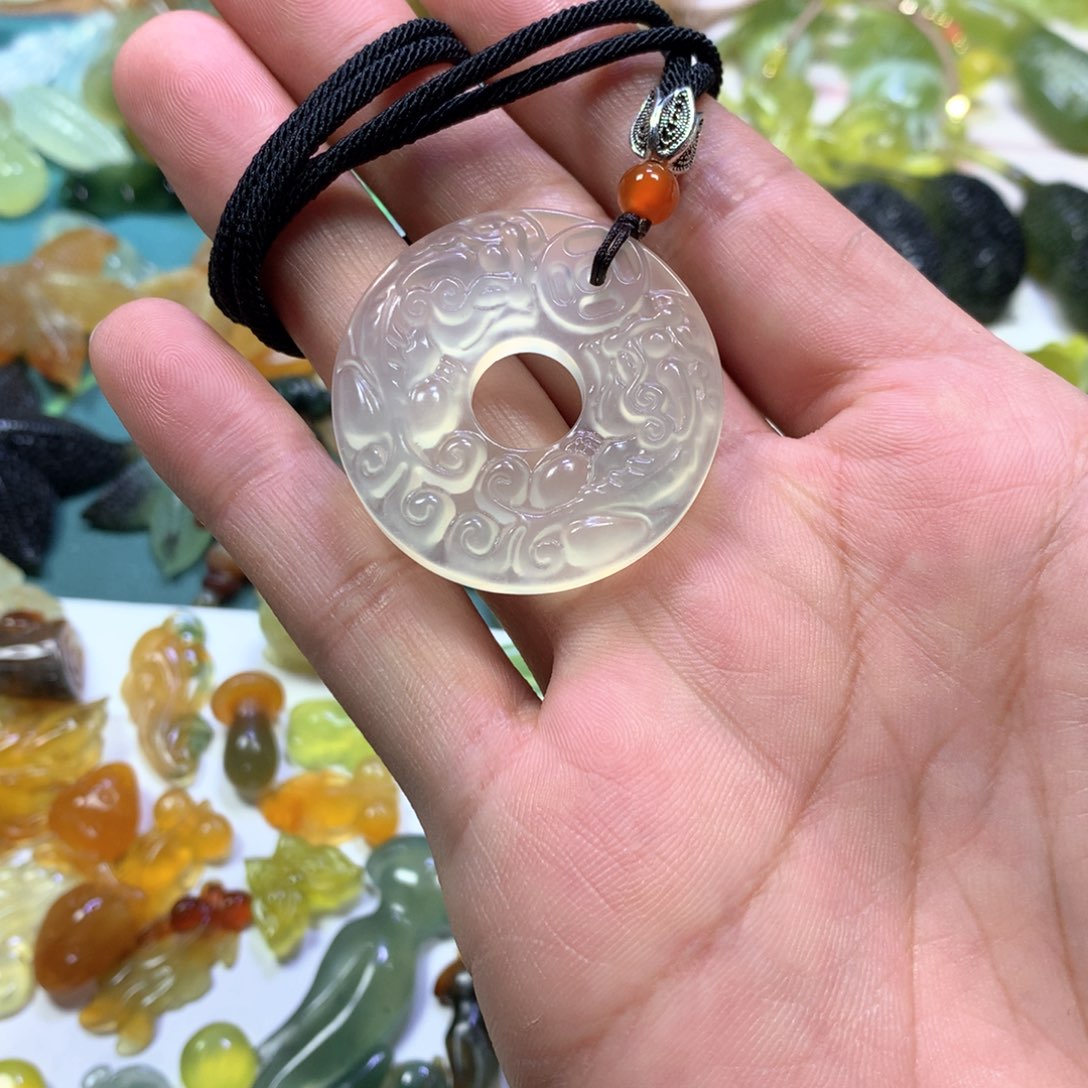 蛇纹石玉颈饰未镶嵌单面貔貅扣