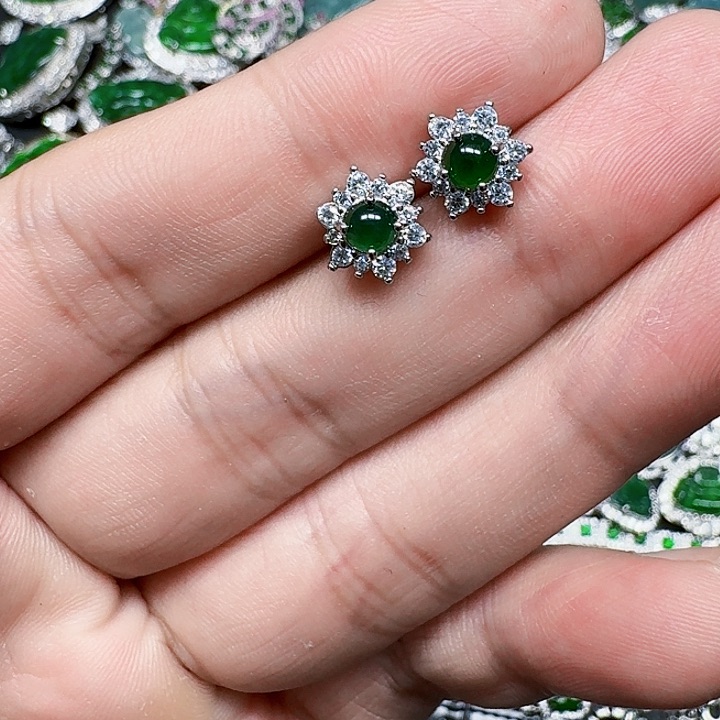 翡翠颈饰未镶嵌天然A货翡翠放漏