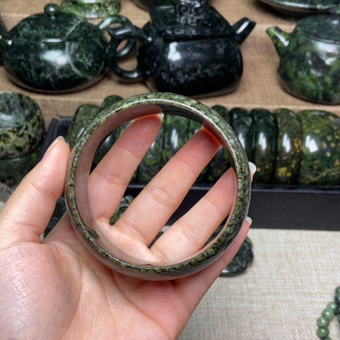 蛇纹石玉颈饰未镶嵌用****8