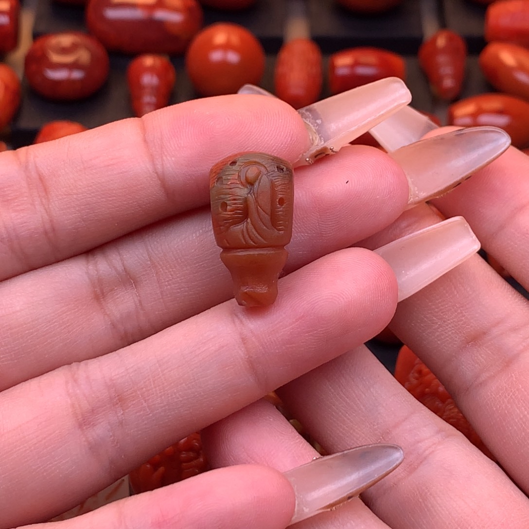 南红玛瑙未镶嵌原矿包浆无相佛三通11.6mm