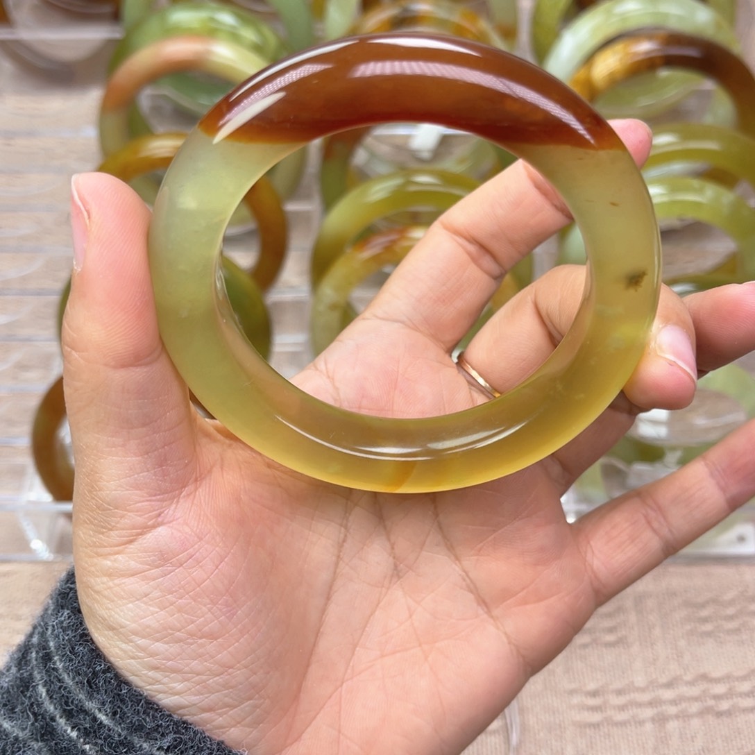 蛇纹石玉手镯未镶嵌