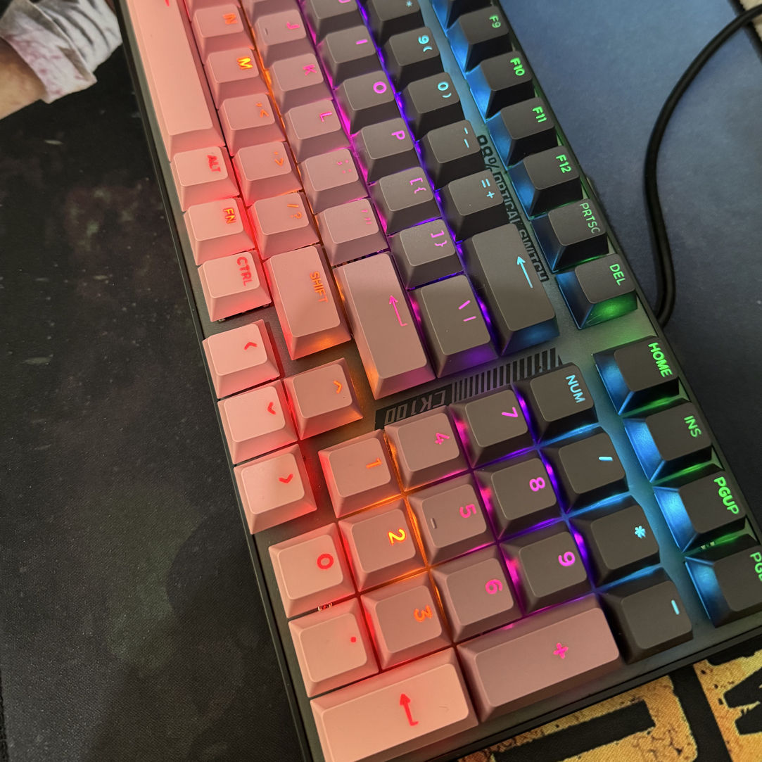 9新 达尔优 23年达尔优CK100黑莓渐变光青轴PBT帽热插拔