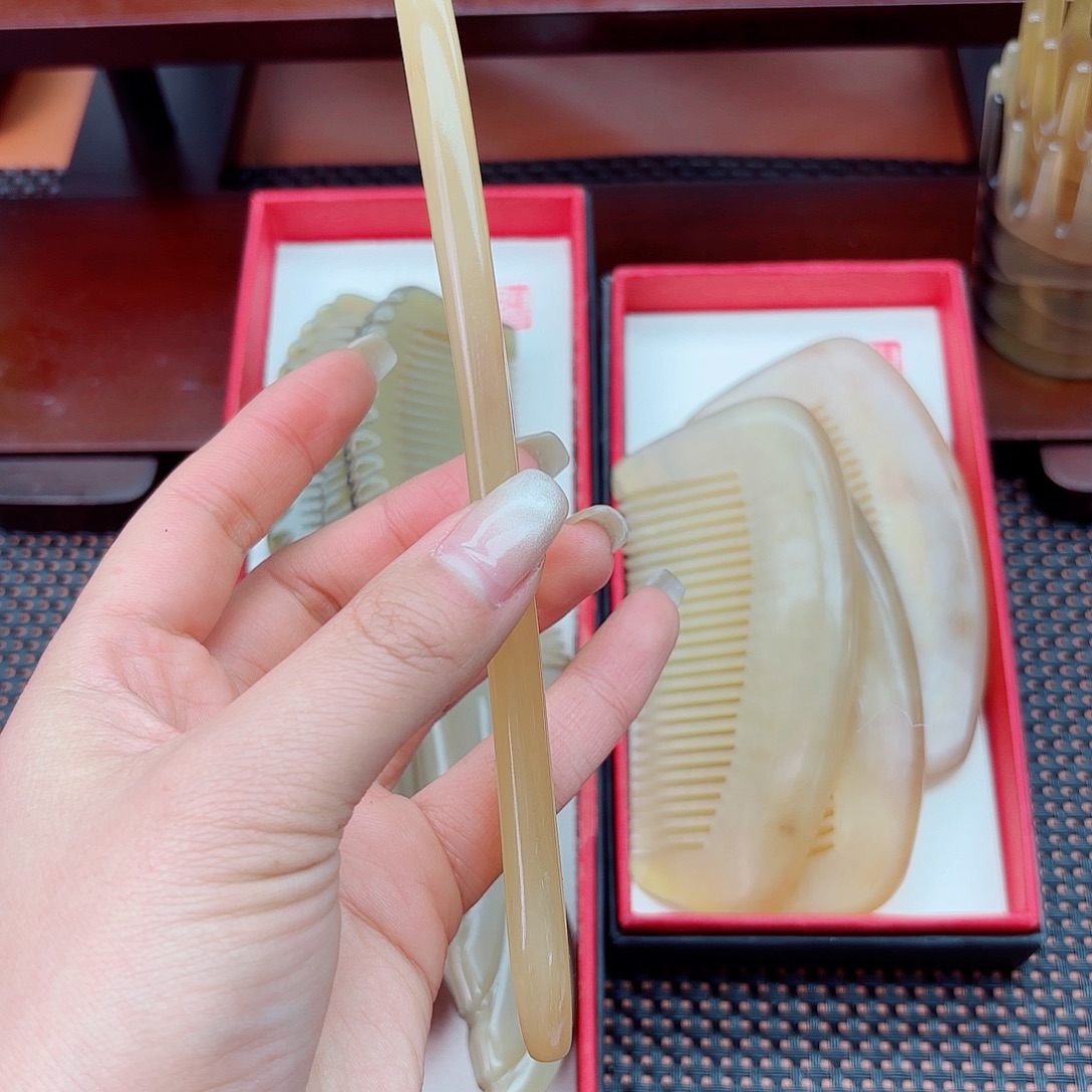 用***6纯手工制作纯牛角梳子