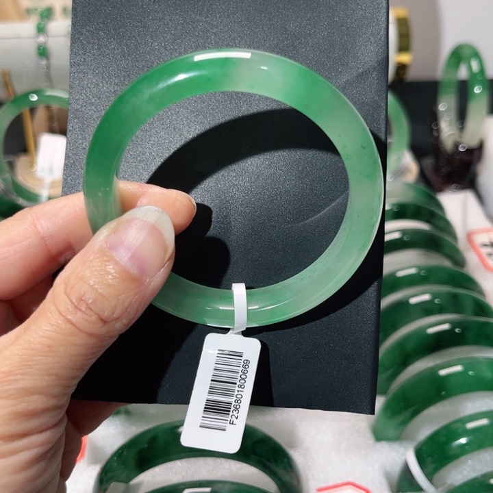 石英质玉未镶嵌手镯