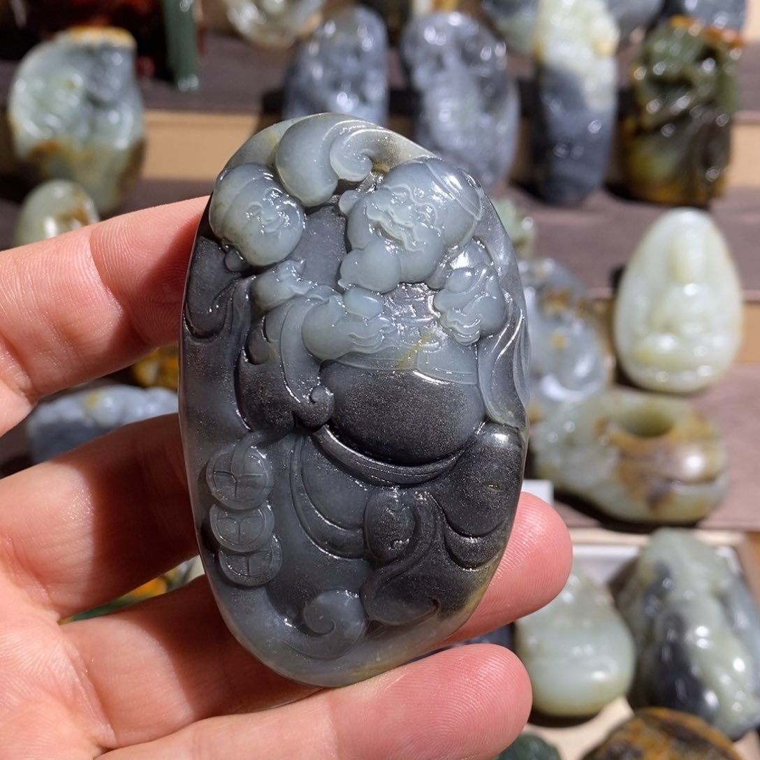 和田玉把件未镶嵌?**✔