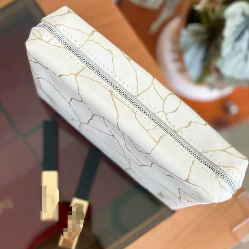 Y家便携纯白化妆包