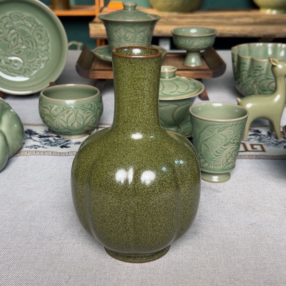 其他茶叶末釉瓜棱赏瓶