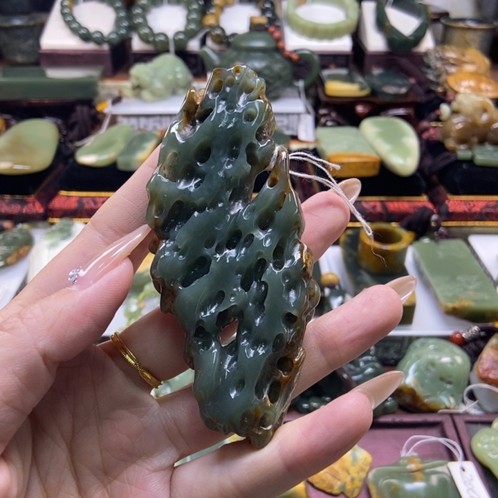 未镶嵌岫岩河磨玉（透闪石质玉）把件天****)