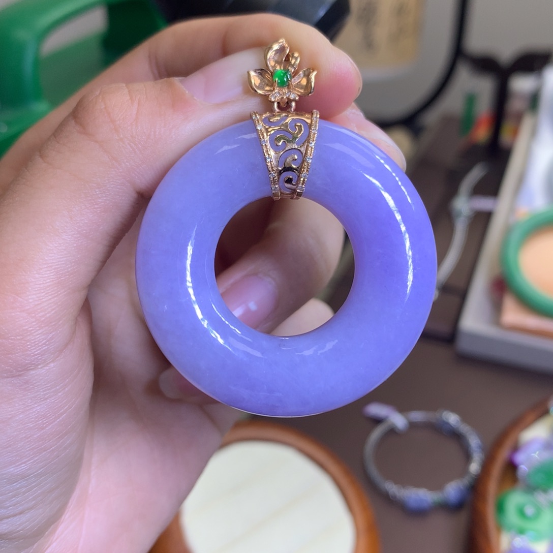 翡翠颈饰18K金镶嵌翡翠