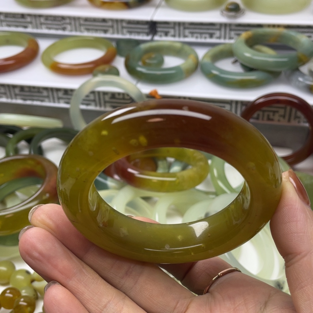 蛇纹石玉未镶嵌手镯