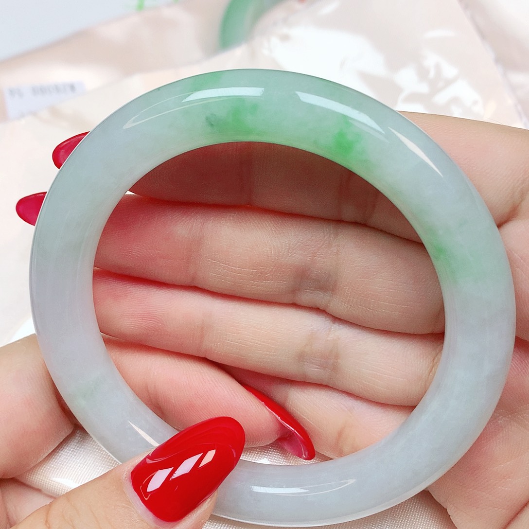 翡翠手镯未镶嵌抖音385