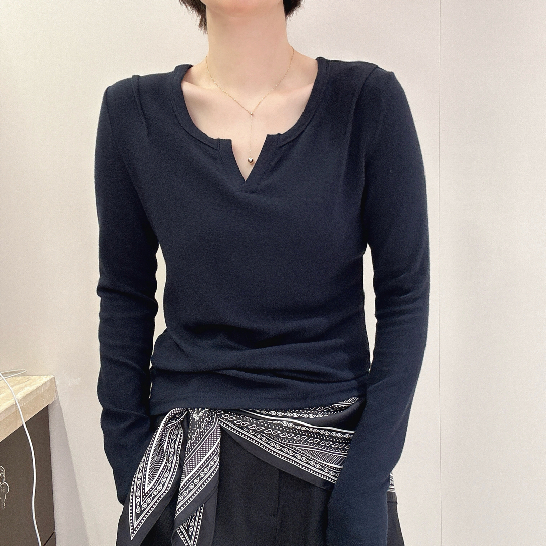 壹彩9929 精致小v领单色长袖T