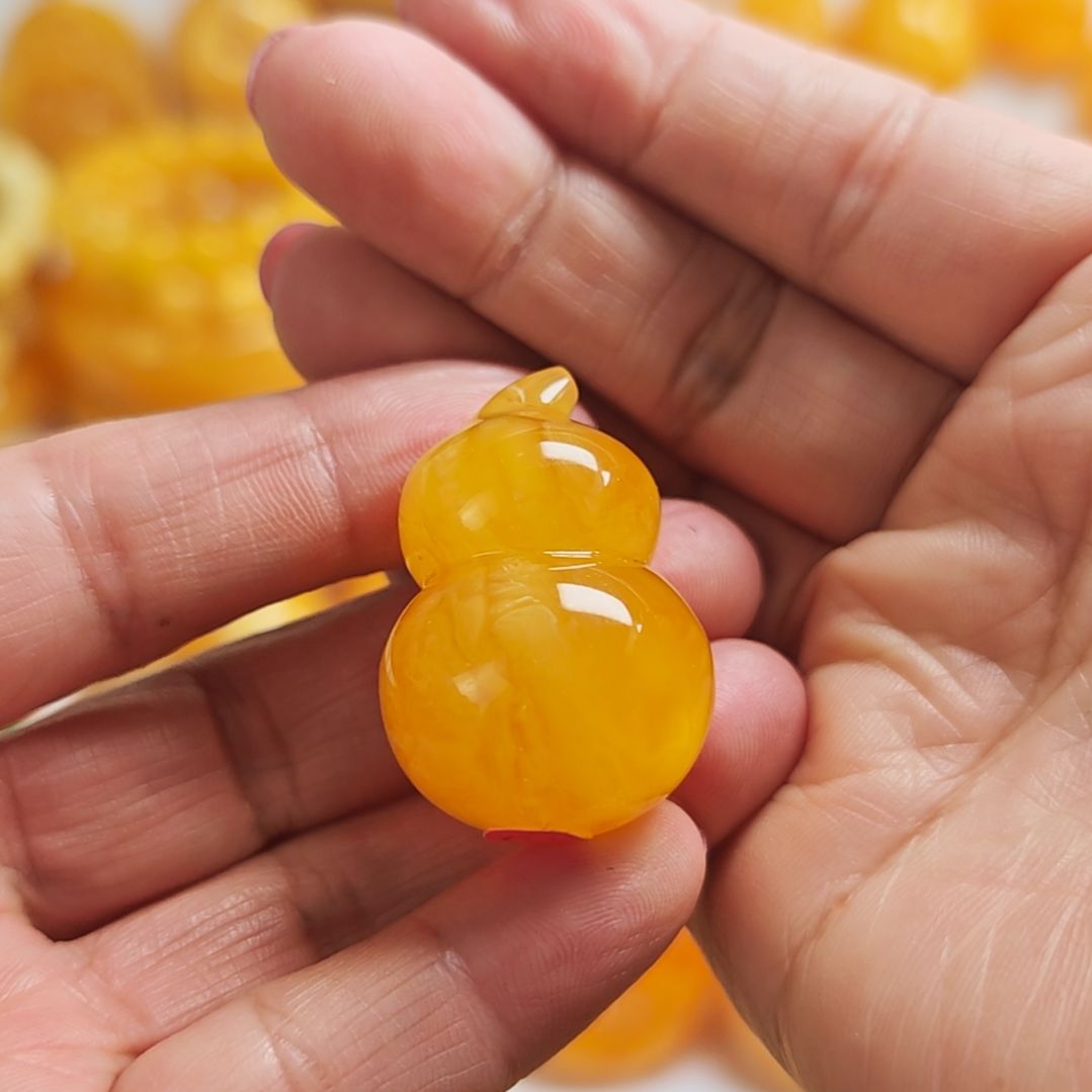 蜜蜡吊坠(赠链)未镶嵌嘻****?