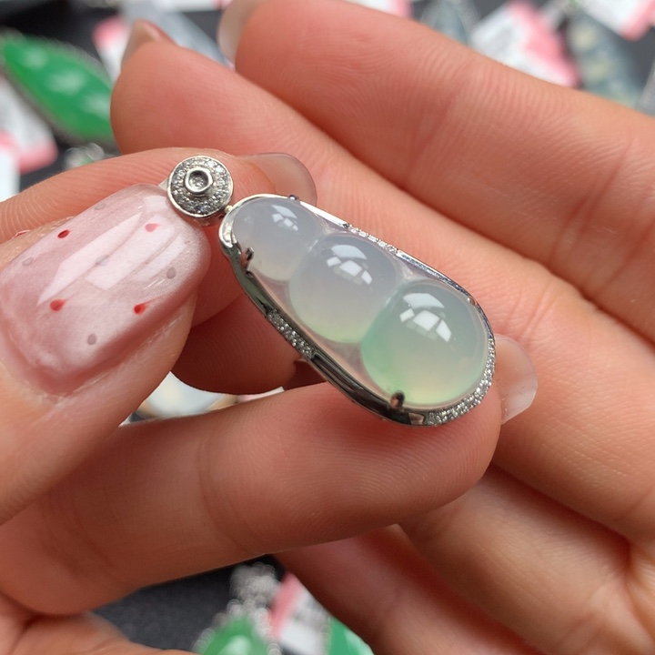 翡翠颈饰18K金镶嵌翡翠饰品