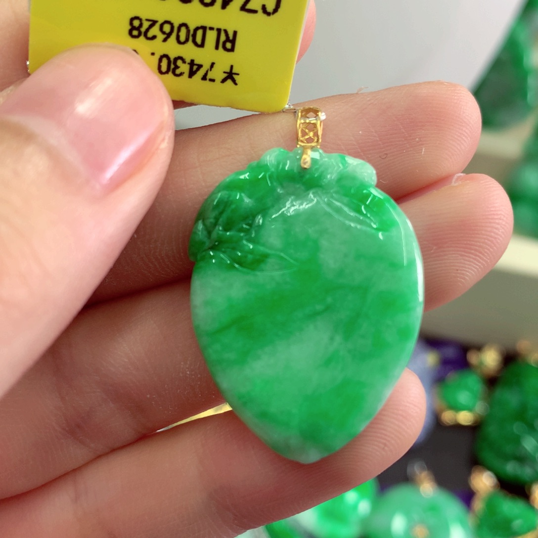 翡翠18K金镶嵌颈饰