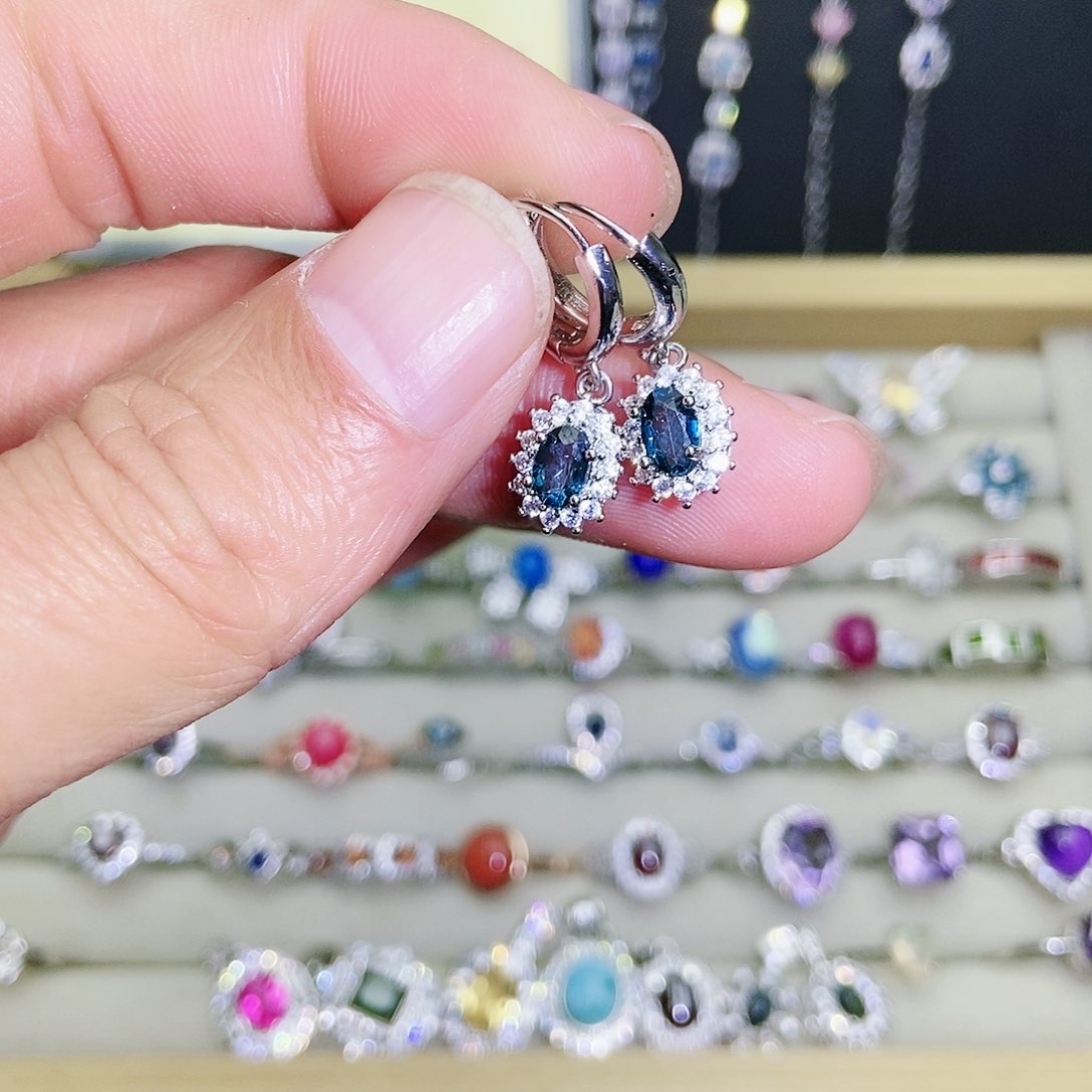 【闪购商品】未镶嵌托帕石耳饰