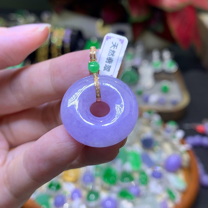 颈饰18K金镶嵌翡翠