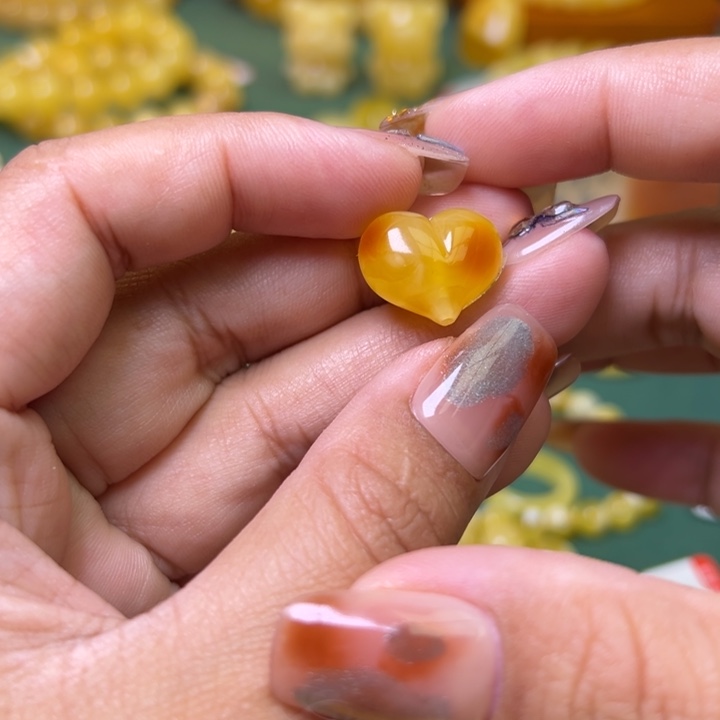 蜜蜡未镶嵌珠宝奇石