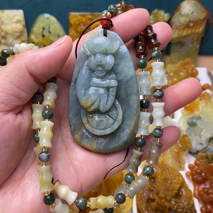 蛇纹石玉未镶嵌颈饰